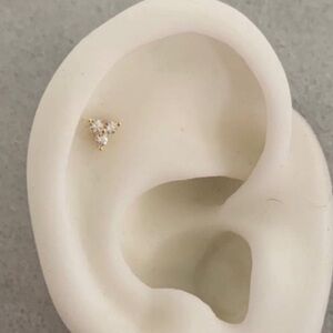 COPY - 18K Gold Tiny Micro Small Flower Crystal Cartilage Earring 

Brand New